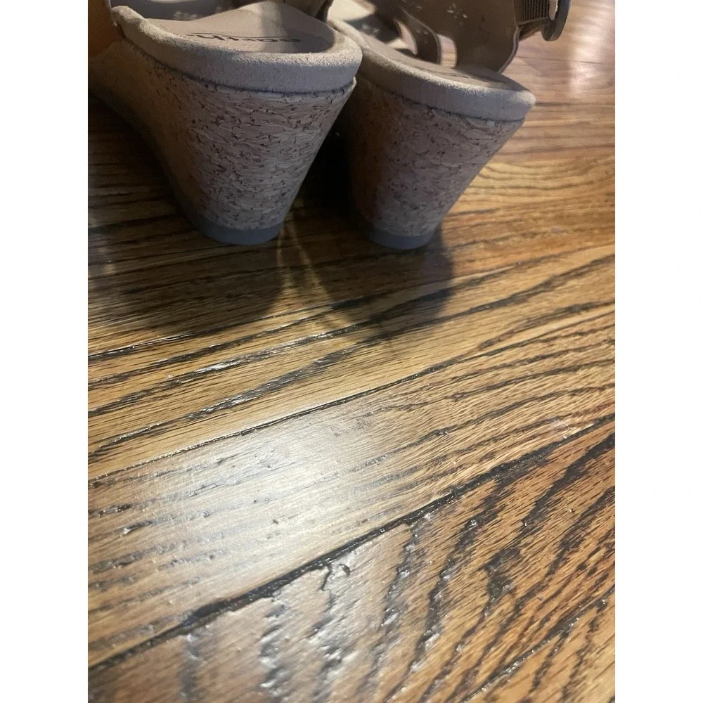 Earth Shoes Tan‎ Suede Perforated Wedge Slingback Sandals Women 8